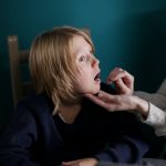 Ce que les maux de gorge signifient chez l’enfant