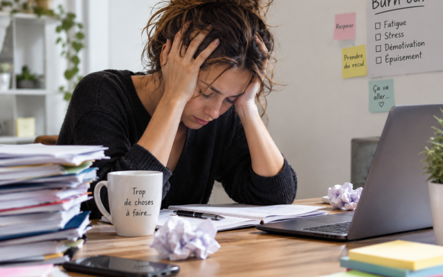 Prévenir le syndrome d’épuisement (Burn-out) : les signaux d&rsquo;alerte (2026)
